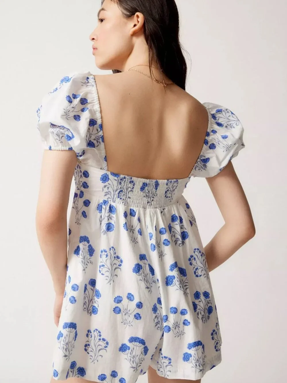 Urban Outfitters Ginnie Blue White Floral Puff Sleeve Romper Size Small